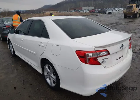 2013 Toyota Camry Se z USA, uszkodzony, nr VIN 4T1BF1FK7DU690510